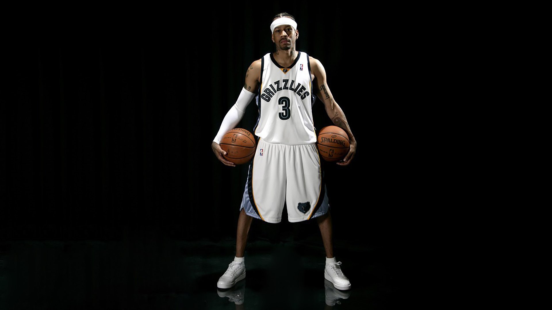 精彩比赛被球迷用掌声和欢呼声加以回应，比赛气氛热烈,现场掌声不断